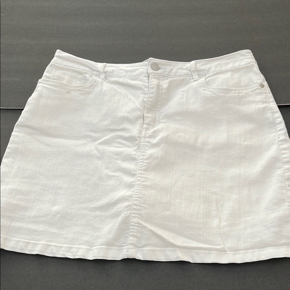 croft & barrow Dresses & Skirts - Elegant White Croft & Barrow Denim Skirt